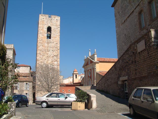 La Cathdrale avec sa tour Sarrazine