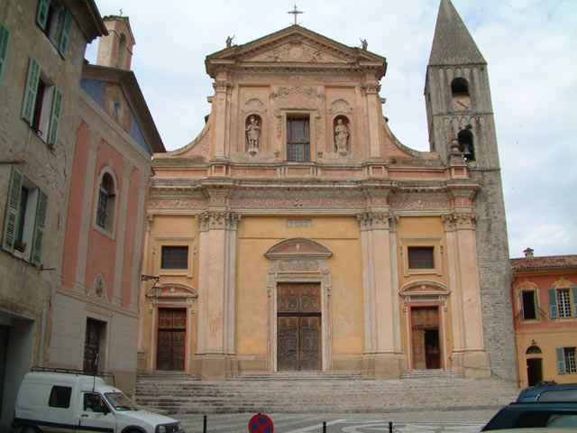 Cathdrale St-Michel ( gauche Chapelle des Pnitents rouge et gris)