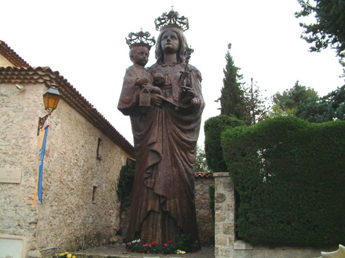 Vierge en bronze de 11 m de hauteur